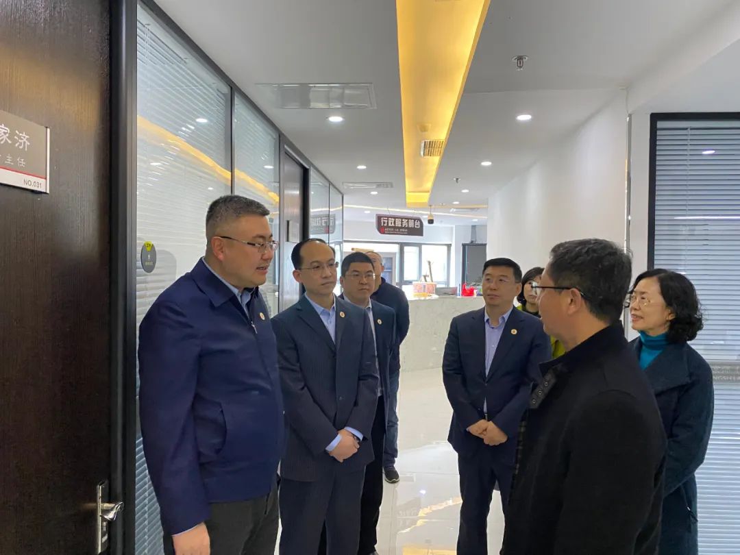 1657786429426050816.jpg 001.jpg