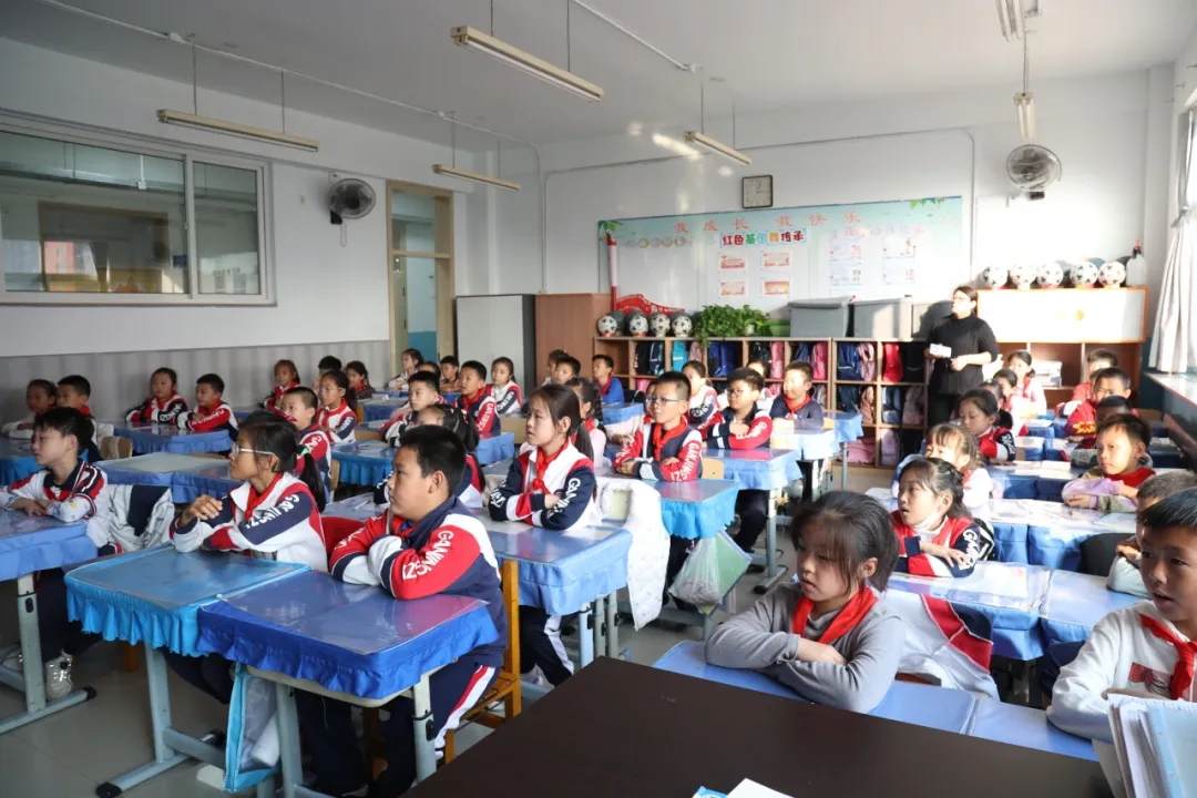 强化法制意识 共筑安全校园 —— 我所张化鑫律师走进奥林小学开展法制安全教育活动9.webp.jpg