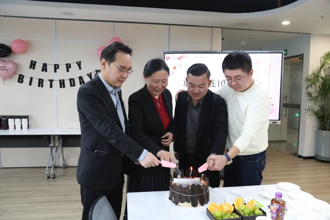 1732777840299458.jpg 京师大连十月生日会成功举办7.webp.jpg