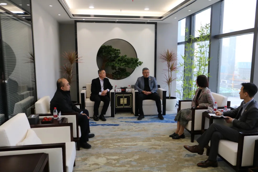 市金融资产管理协会会长刘毅到访京师大连律所，探讨合作发展新方向3.webp.jpg